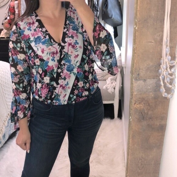 Guess size medium floral bell sleeve boho top - Picture 1 of 6